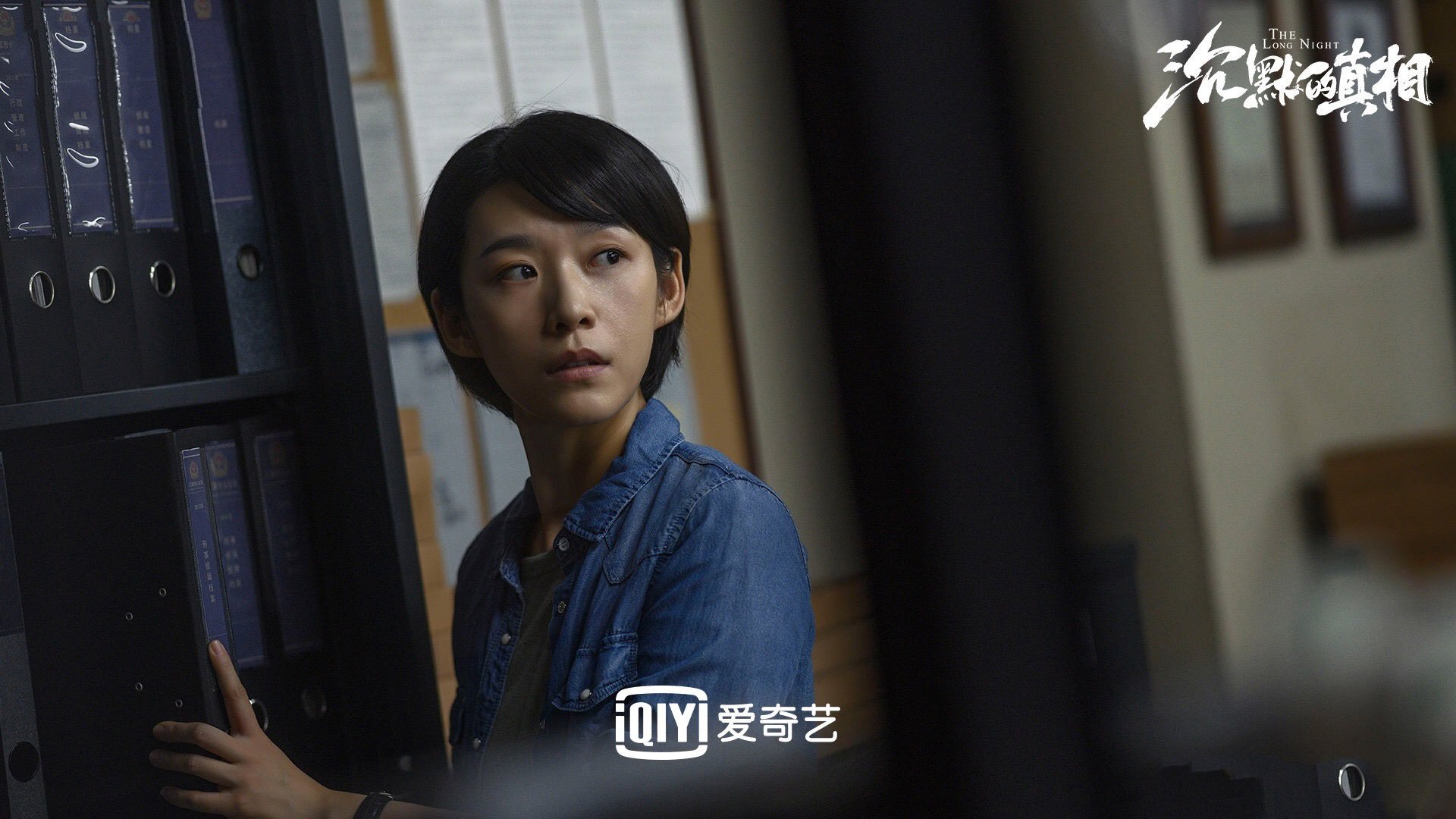 中国女篮通过战术板书交流提升年轻球员能力，女篮战术技巧