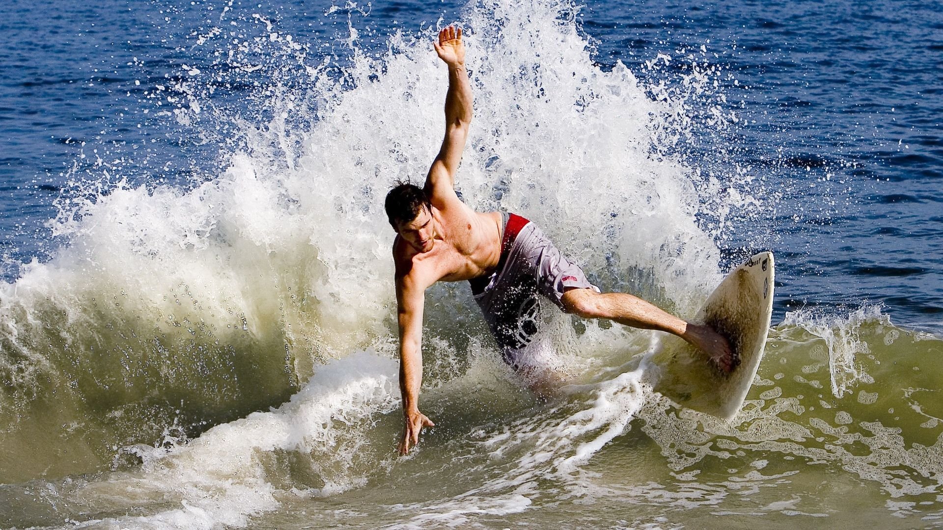 德甲创新战术不断推陈出新，精彩片段频频出现，德甲最佳新人